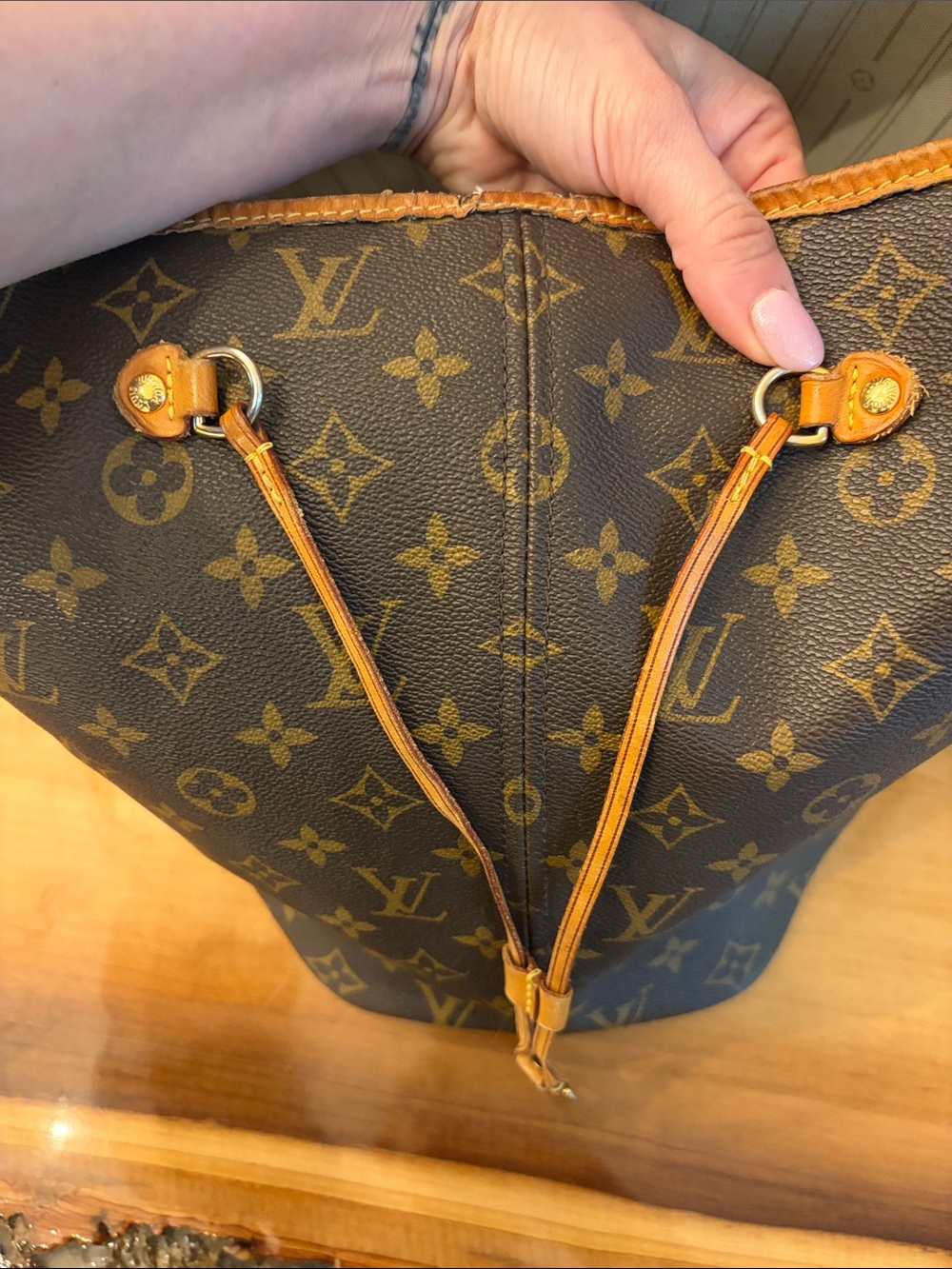 Authentic Louis Vuitton Neverfull - Picture 11 of 17